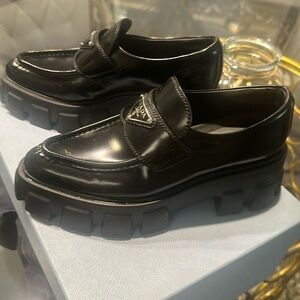 Like new! Just worn 2 time. Bought from Paris!